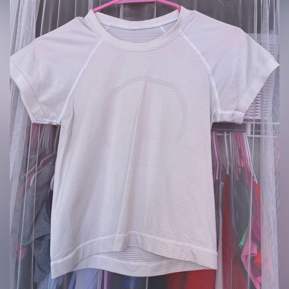 Size 4 Lululemon swiftly tech short sleeve
